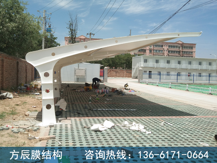 陜西省西安市草灘八路陜西建工項(xiàng)目部停車棚工程