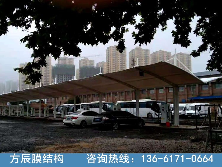 陜西省西安市未央?yún)^(qū)孫武路隆源充電站內(nèi)充電樁膜結(jié)構(gòu)罩棚